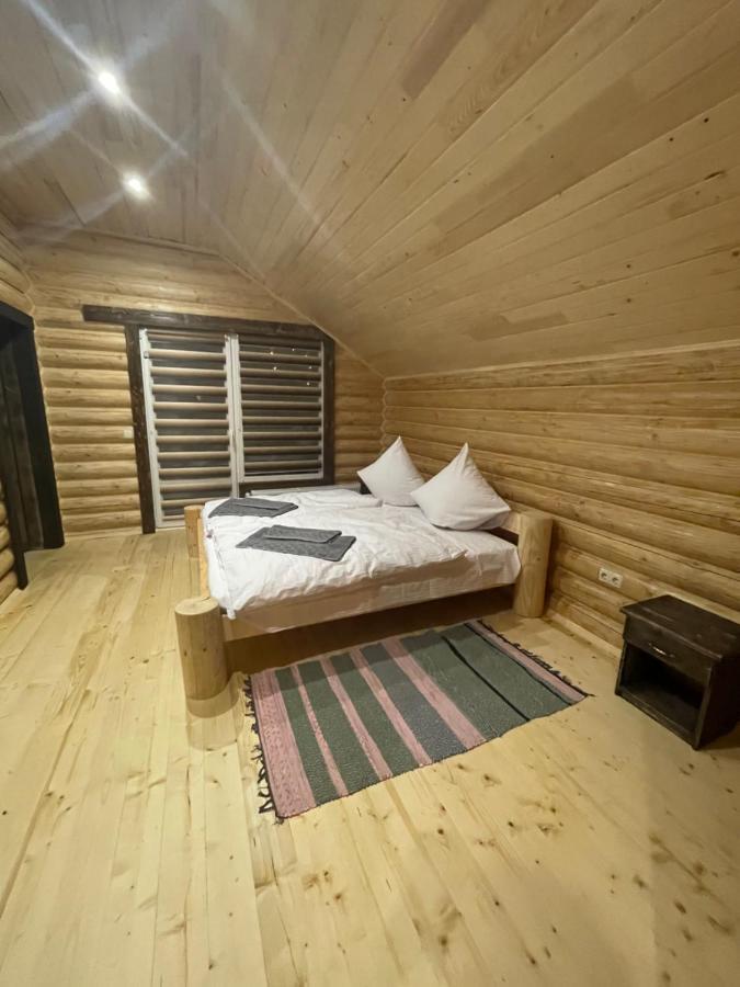 Карпатська Криївка Apartamento Yasinya Exterior foto